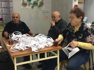 integracja dekoracja swiateczna1 300x225 - Seniorzy aktywni!