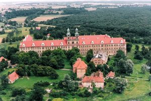 lubiąż 300x200 - Majówka w Lubiążu