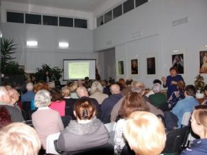 spotkanie spoleczne integracja 300x226 - Świątecznie i pożytecznie