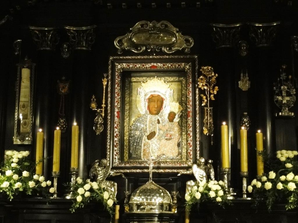 Ołtarz w kaplicy na Jasnej Górze z obrazem Matki Bożej Częstochowskiej
