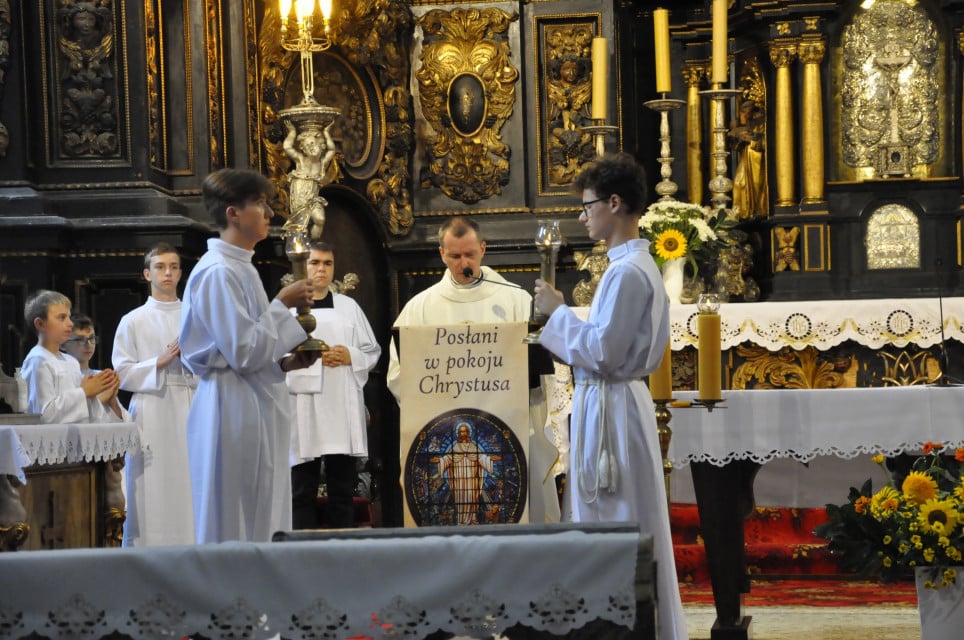Niewidomi i nieslyszacy pielgrzymowali do Henrykowa - Niewidomi i niesłyszący pielgrzymowali do Henrykowa