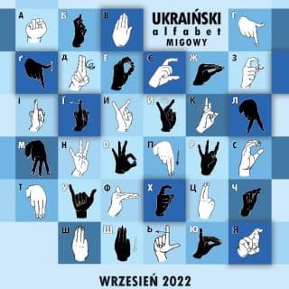 Na kratkowanym tle o różnych odcieniach błękitu dłonie przedstawiające ukraiński alfabet migowy. U dołu napis WRZESIEŃ 2022