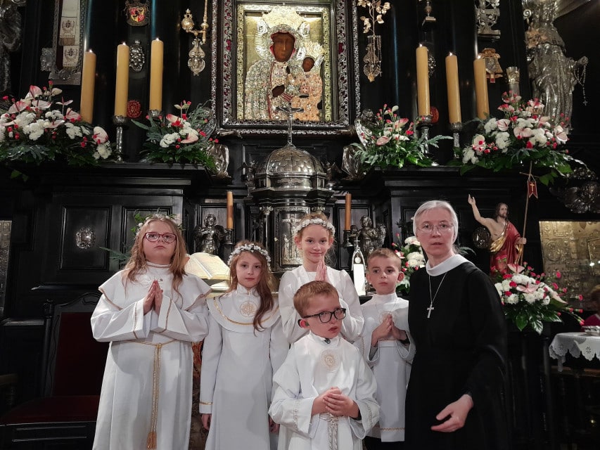 Z nieslyszacymi dziecmi na Jasnej Gorze - Z niesłyszącymi dziećmi na Jasnej Górze