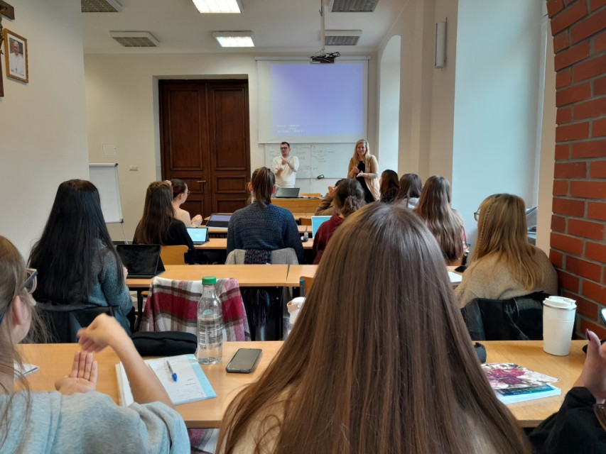 O nieslyszacych dla studentow pedagogiki - O niesłyszących dla studentów pedagogiki